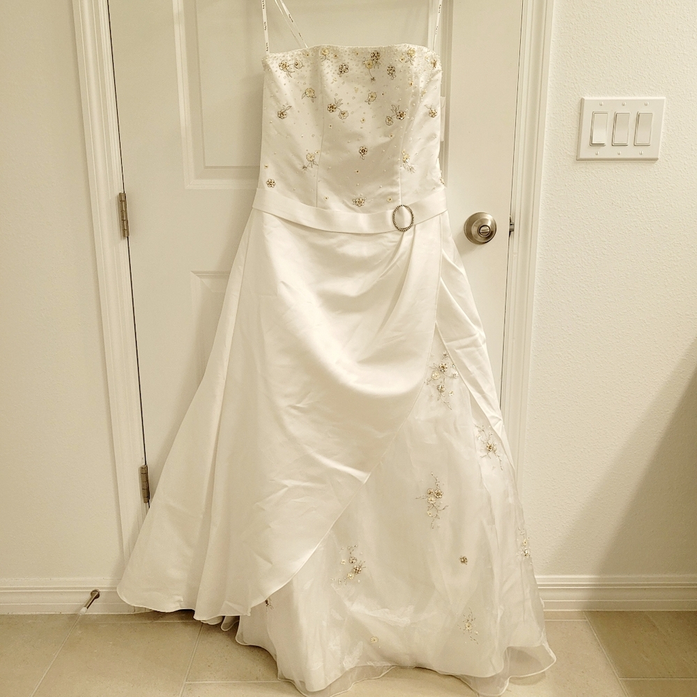 NWT! Pinky & Me Sleeveless A Line Princess Wedding Dress Dainty Sequins Beads